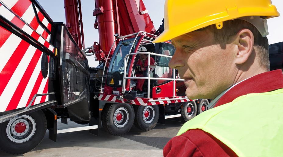 Supervisor bij mobiele kraan